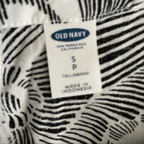 Set of 2 Floral Old Navy Tanks - Picture 3 of 4